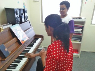 Vocal Maniacs Singing course ( Private lesson ) by Rockstarz Performing Arts Studios